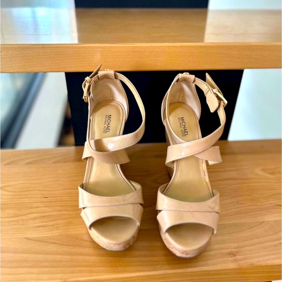 MICHAEL KORS SANDALS SIZE 6.5 - Picture 2 of 3